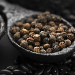 Crushed Tellicherry Black Pepper 50g Shaker Bottle - Pure Heat | Pure Aroma